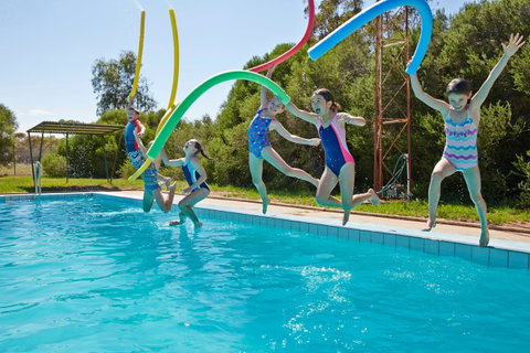 Oaklands War Memorial Swimming Pool - New South Wales Tourism  0