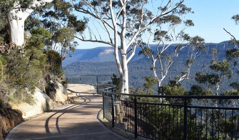 Three Sisters Walk - New South Wales Tourism  0