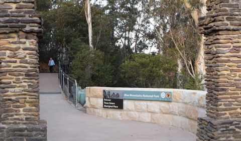 Three Sisters Walk - New South Wales Tourism  1