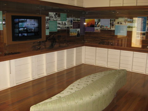 At The Creek Visitor Information Centre - New South Wales Tourism  1