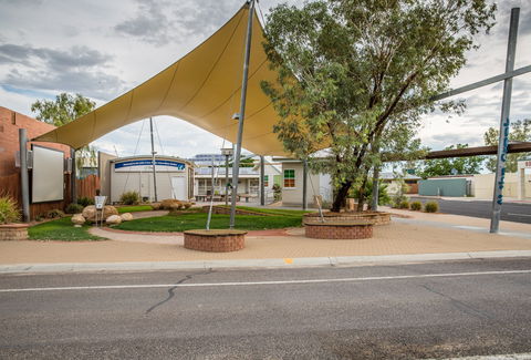 At The Creek Visitor Information Centre - New South Wales Tourism  2