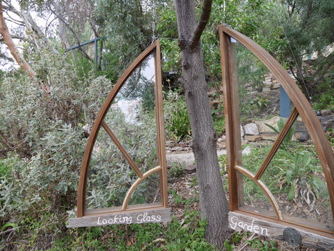 Looking Glass Garden - New South Wales Tourism  1