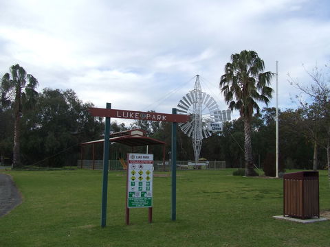 Luke Park And Jerilderie Lake - New South Wales Tourism  0