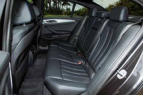 Arrival Private Transfer Melbourne Airport MEL To Melbourne City By Business Car - New South Wales Tourism  3