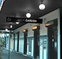 Duck  Swan Hotel - New South Wales Tourism 