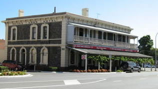 Royal Arms Hotel - New South Wales Tourism  0