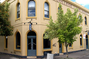 The College Lawn Hotel - New South Wales Tourism  0