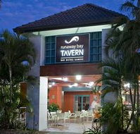 Runaway Bay Tavern - New South Wales Tourism 