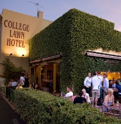 The College Lawn Hotel - New South Wales Tourism  1