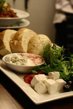 Oscars Lounge Bar & Restaurant - New South Wales Tourism  2