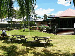 Oakbank Hotel - New South Wales Tourism  3