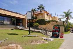 Harbord Beach Hotel - New South Wales Tourism  3