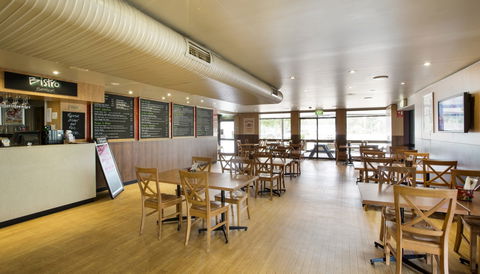 Castle Hill Tavern - New South Wales Tourism  2