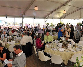 Alice Springs Turf Club - New South Wales Tourism  2