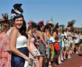 Alice Springs Turf Club - New South Wales Tourism  1