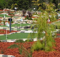 18 Hole Mini Golf - Club Husky - New South Wales Tourism 