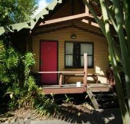 Magnum's Backpackers Bar - New South Wales Tourism 