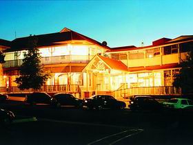 Loxton Community Hotel Motel - New South Wales Tourism  0