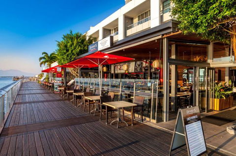 Dundee’s Restaurant On The Waterfront - New South Wales Tourism  4