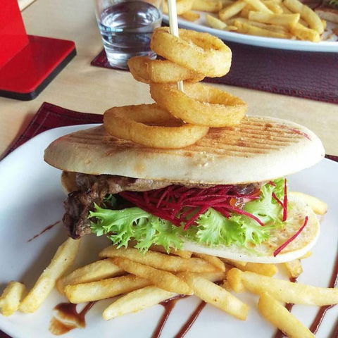 Dundee’s Restaurant On The Waterfront - New South Wales Tourism  9