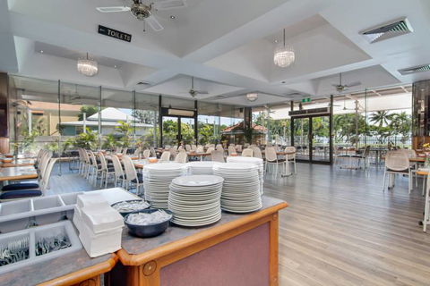Charlie’s Seafood Buffet - New South Wales Tourism  0