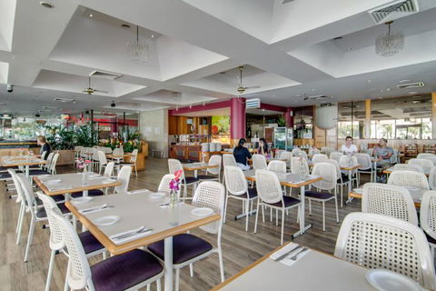 Charlie’s Seafood Buffet - New South Wales Tourism  1