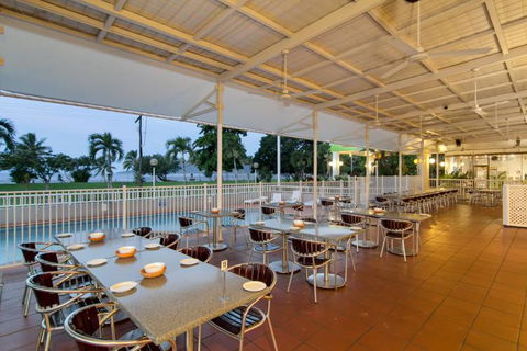 Charlie’s Seafood Buffet - New South Wales Tourism  2