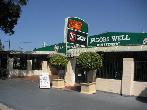 Jacobs Well Bayside Tavern - New South Wales Tourism  0