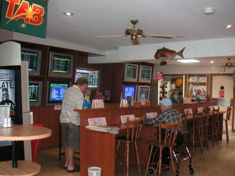 Jacobs Well Bayside Tavern - New South Wales Tourism  2