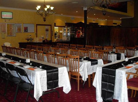 Glass House Mountains Tavern - New South Wales Tourism  1