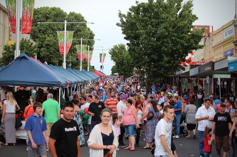 Cowra Christmas Street Festival - New South Wales Tourism  0