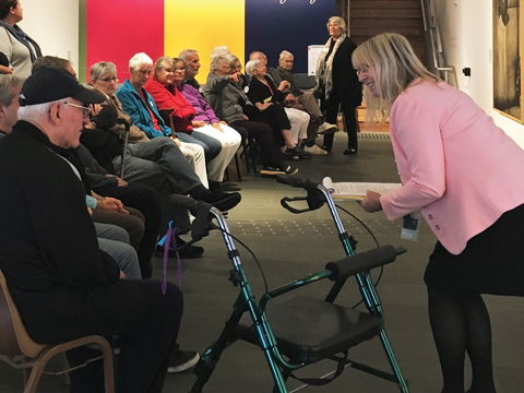 Accessible Art Tours In The Gallery - New South Wales Tourism  0