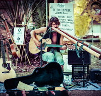 Buskers by the Lake - New South Wales Tourism 