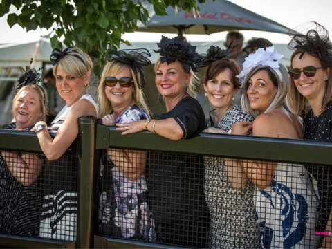 Foodies Race Day And Night Markets - New South Wales Tourism  2