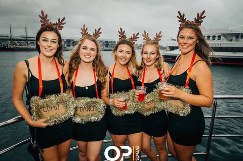 The Ultimate Sydney Christmas Eve Cruise - New South Wales Tourism  1