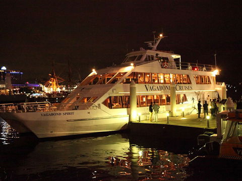 Christmas Eve Dinner Cruise - New South Wales Tourism  1