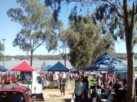 Markets By The Lake - New South Wales Tourism  0