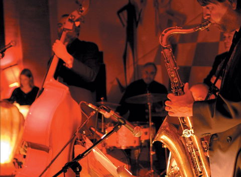 The Pearly Shells Feat. Julie O'Hara - New South Wales Tourism  0