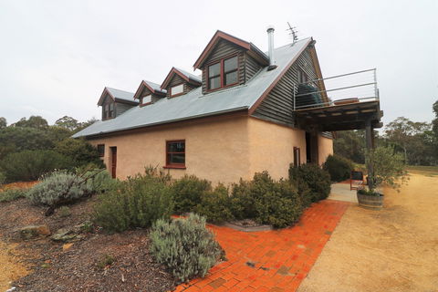 Yarralaw Springs Wines  - Cellar Door Wine Tasting - New South Wales Tourism  2