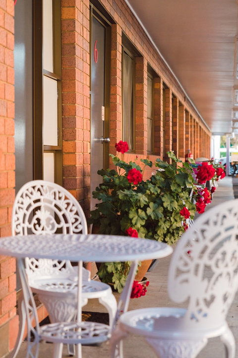 Country Pathfinder Motor Inn - New South Wales Tourism  0