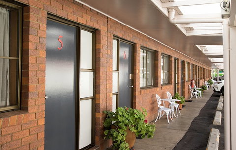 Country Pathfinder Motor Inn - New South Wales Tourism  2