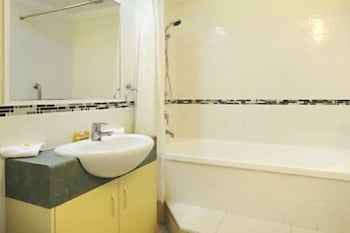 At Whitsunday Vista Holiday Apartments - New South Wales Tourism  3