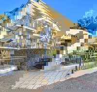 Golden Riviera Beach Resort - New South Wales Tourism 