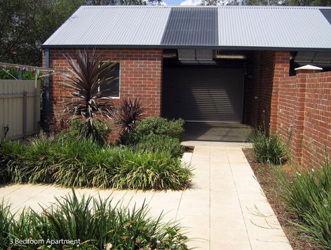 Charles Sturt Suites & Apartments - New South Wales Tourism  1