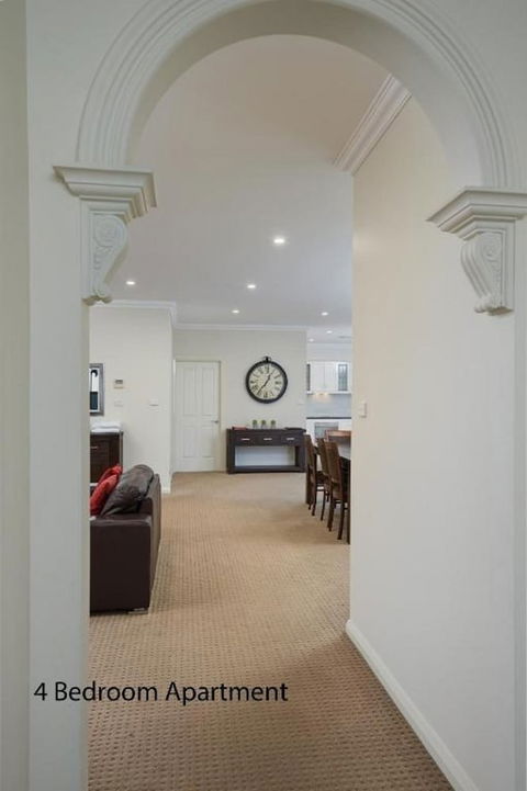 Charles Sturt Suites & Apartments - New South Wales Tourism  2