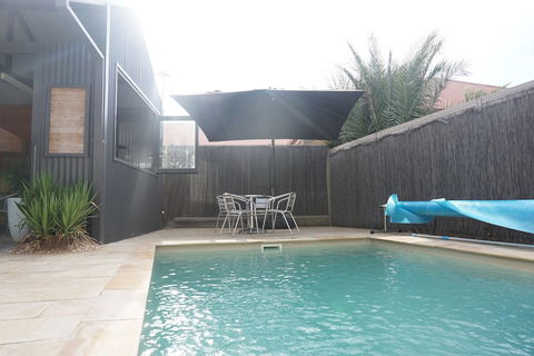 Charles Sturt Suites & Apartments - New South Wales Tourism  4
