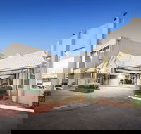 Ciloms Airport Lodge