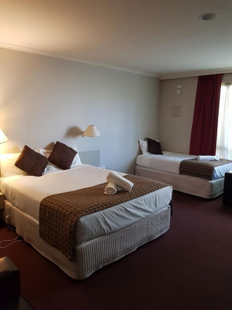 Ringwood Lake Inn - New South Wales Tourism  5