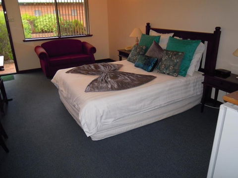 Tree Top Walk Motel - New South Wales Tourism  6