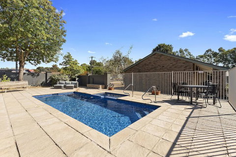 Bendigo Homestead Motor Inn & Apartments - New South Wales Tourism  5